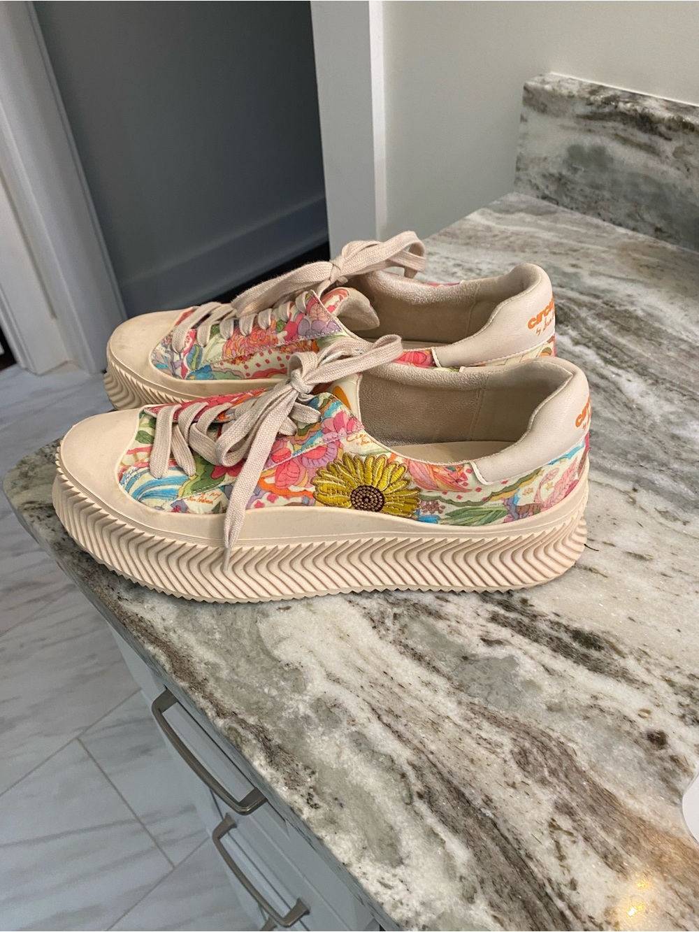 Sam Edelman womens  Floral Sunflower Low-Top Sneakers in Cream and Multi